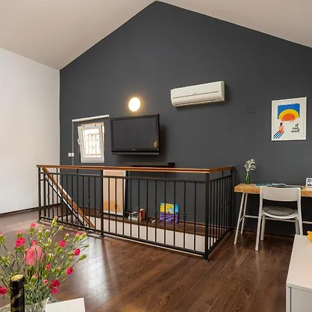 4 Us Apartman *